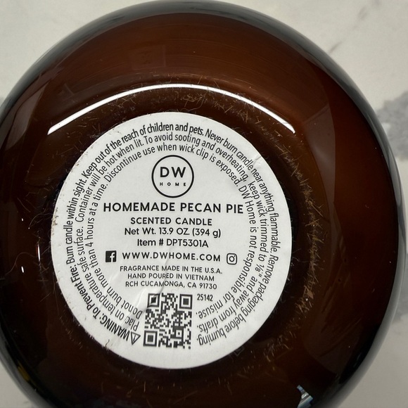 DW Home homemade pecan pie 2 wick candle 13.9 oz new - Picture 3 of 3